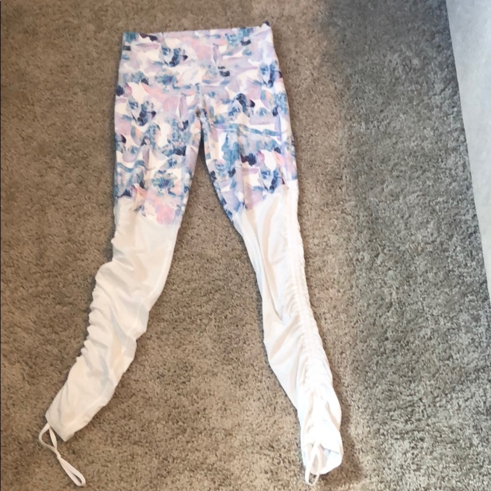 💰 3/$25 Fabletics size S cashel workout leggings